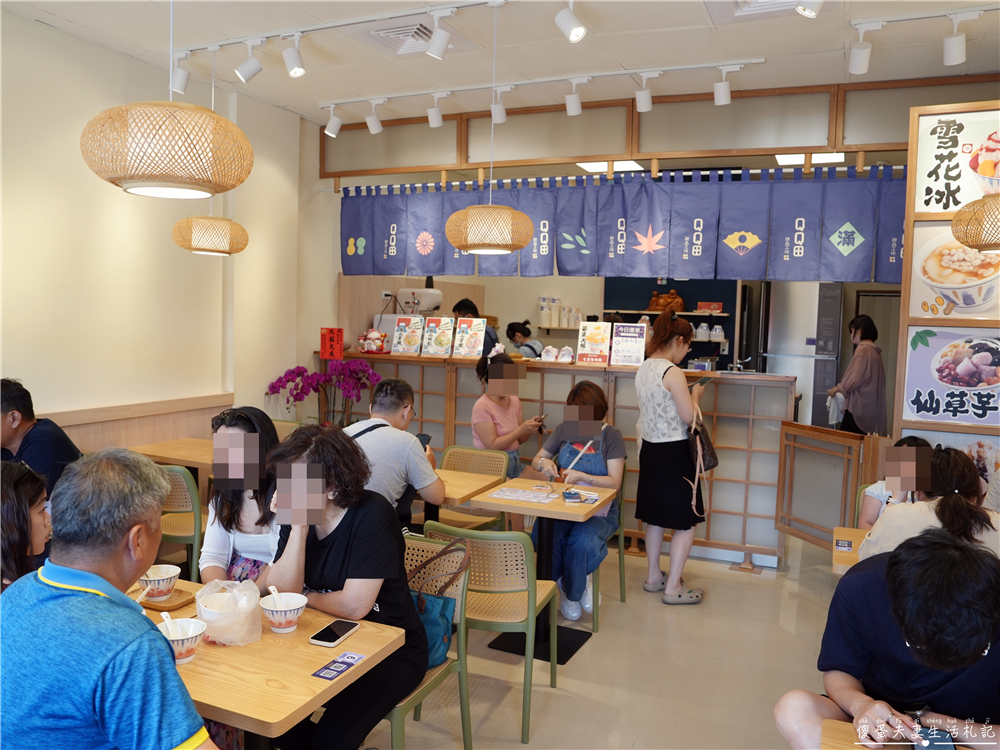 【苗栗竹南。美食】『QQ田甜品工坊-竹南延平店』幸福感爆澎！配色超夢幻的甜蜜雪花冰~ @傻蛋夫妻生活札記