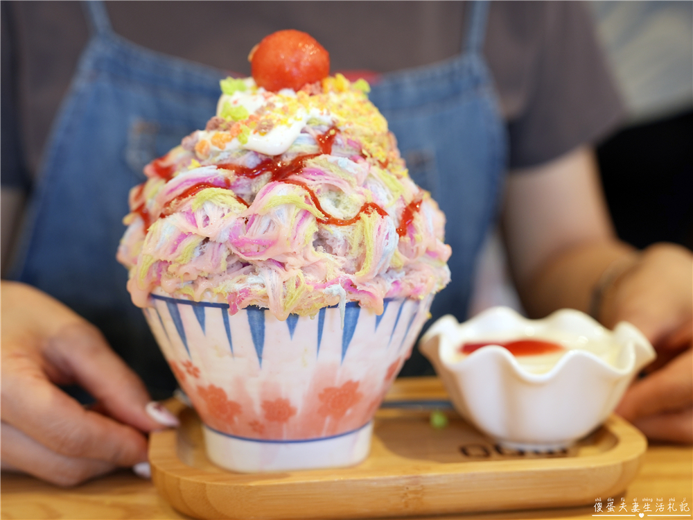 【苗栗竹南。美食】『QQ田甜品工坊-竹南延平店』幸福感爆澎！配色超夢幻的甜蜜雪花冰~ @傻蛋夫妻生活札記
