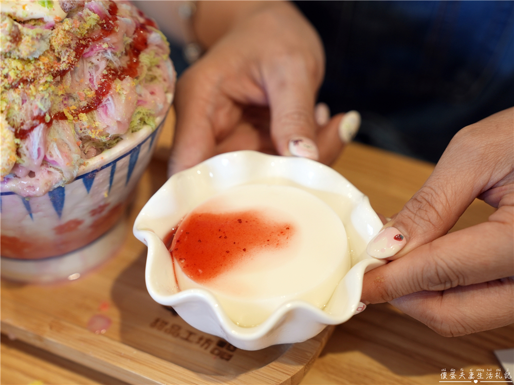 【苗栗竹南。美食】『QQ田甜品工坊-竹南延平店』幸福感爆澎！配色超夢幻的甜蜜雪花冰~ @傻蛋夫妻生活札記