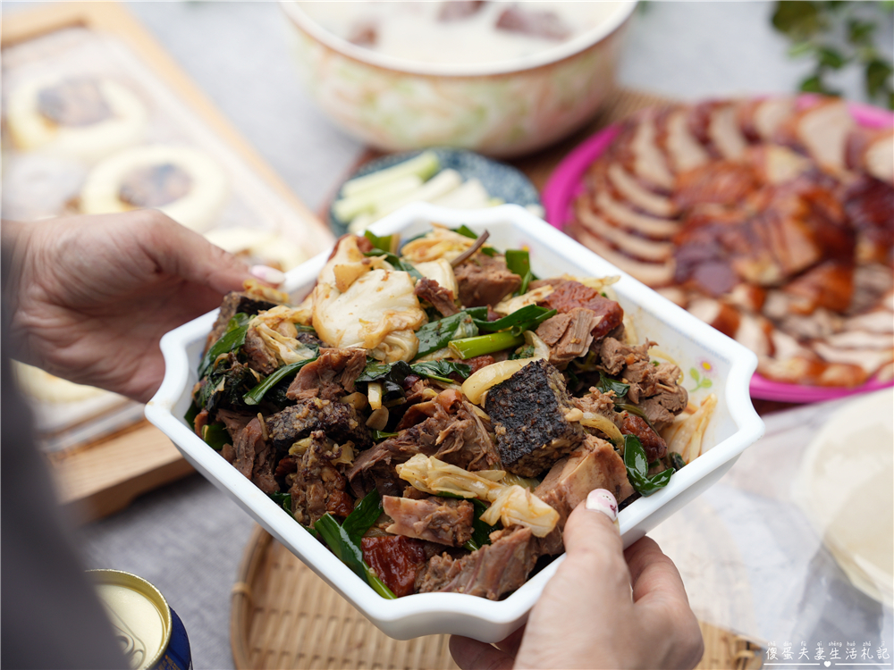 【苗栗頭份。美食】『君首櫻桃鴨創意料理』經典一鴨四吃！片皮鴨、XO醬炒鴨架、皮蛋鴨架粥、窩窩頭炒鴨鬆一次滿足！ @傻蛋夫妻生活札記