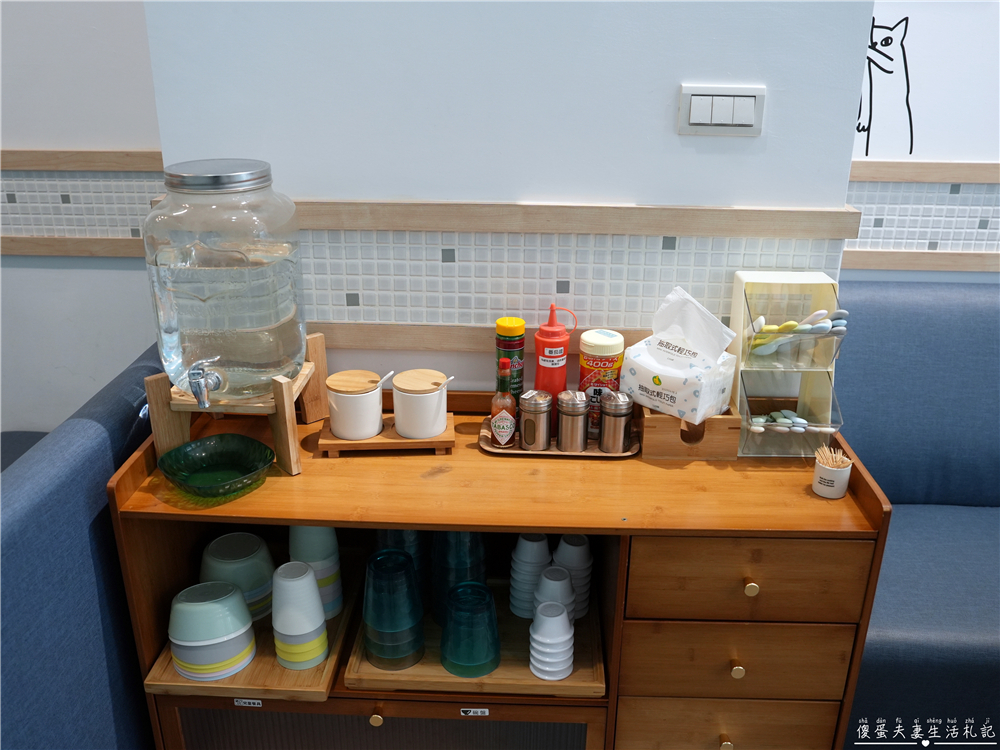 【苗栗市。美食】『樸樂咖啡-苗栗文華店』超猛早午餐爆擊！多汁狂流烤半雞、澎湃到炸菠蘿堡，超有料餐盤一次滿足~~ @傻蛋夫妻生活札記