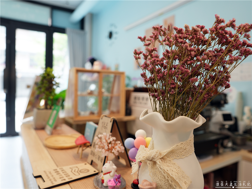 【苗栗市。美食】『樸樂咖啡-苗栗文華店』超猛早午餐爆擊！多汁狂流烤半雞、澎湃到炸菠蘿堡，超有料餐盤一次滿足~~ @傻蛋夫妻生活札記