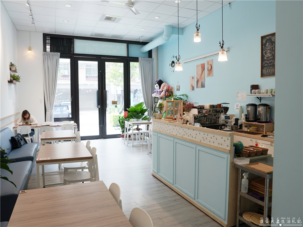 【苗栗市。美食】『樸樂咖啡-苗栗文華店』超猛早午餐爆擊！多汁狂流烤半雞、澎湃到炸菠蘿堡，超有料餐盤一次滿足~~ @傻蛋夫妻生活札記