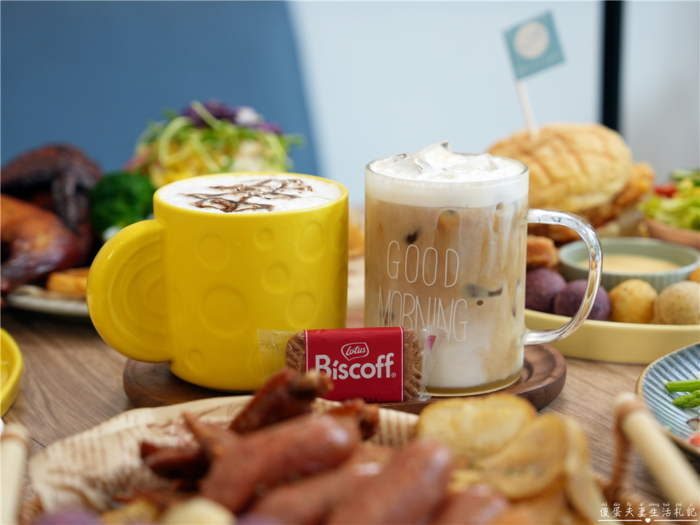 【苗栗市。美食】『樸樂咖啡-苗栗文華店』超猛早午餐爆擊！多汁狂流烤半雞、澎湃到炸菠蘿堡，超有料餐盤一次滿足~~ @傻蛋夫妻生活札記