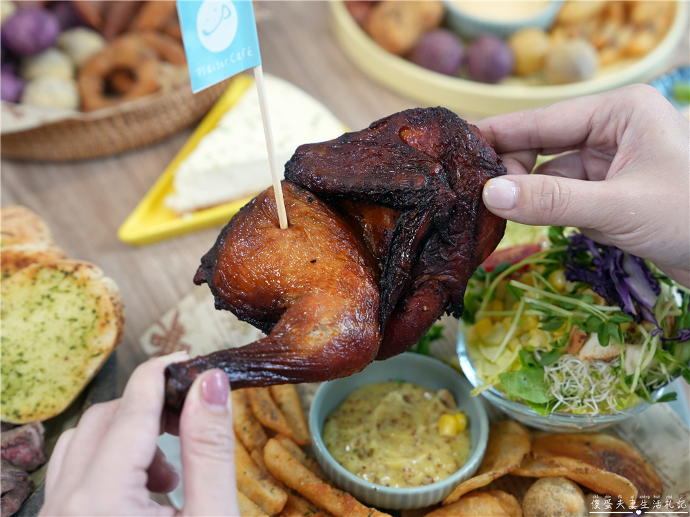 【苗栗市。美食】『樸樂咖啡-苗栗文華店』超猛早午餐爆擊！多汁狂流烤半雞、澎湃到炸菠蘿堡，超有料餐盤一次滿足~~ @傻蛋夫妻生活札記