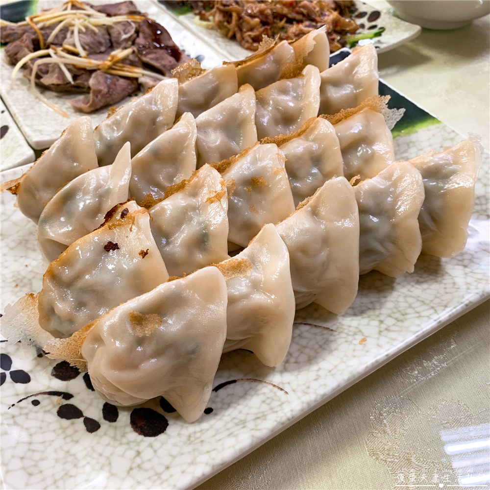 【苗栗市美食】『天涯海餃』特色四季豆煎餃！多樣化涼拌小菜與美味餐點！ @傻蛋夫妻生活札記