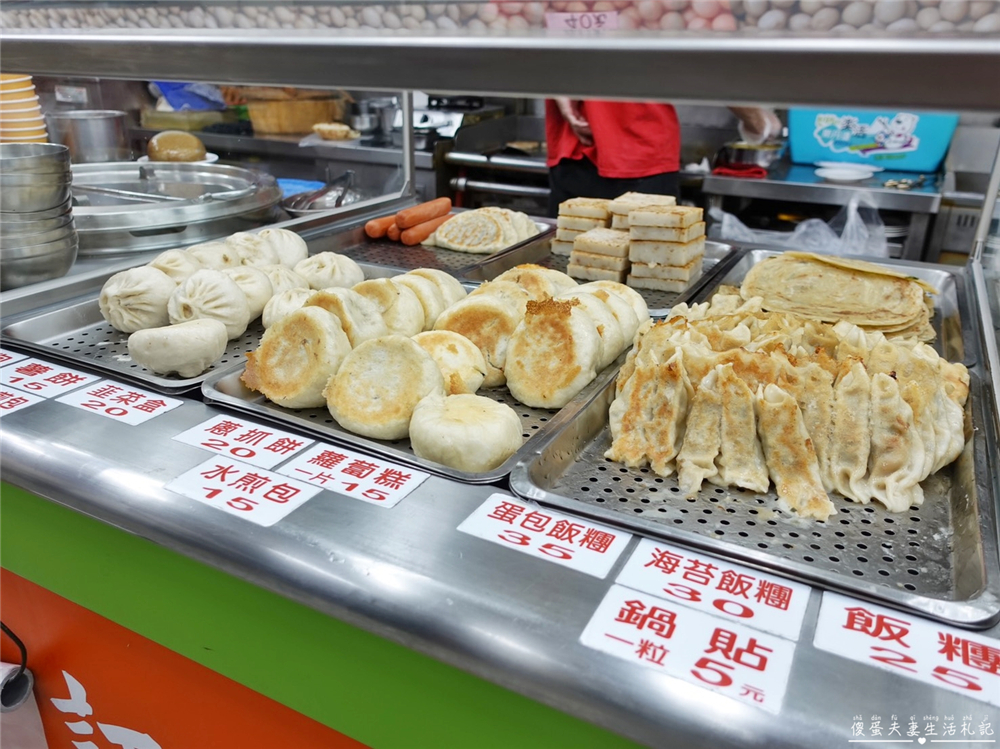 【台中北屯美食】『永和四海豆漿大王-東山店』早餐、宵夜就決定是你了！狂推超好吃豬排生菜蛋燒餅！ @傻蛋夫妻生活札記
