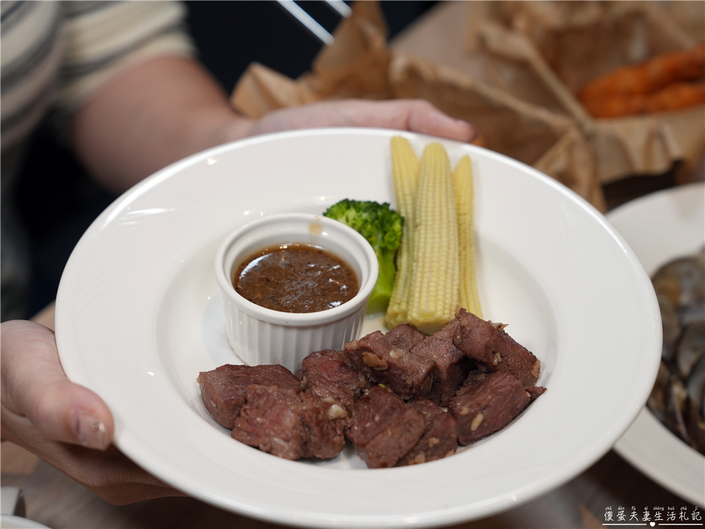 【苗栗頭份。美食】『瀧厚炙燒熟成牛排-苗栗頭份大全聯店』全台人氣連鎖牛排，頭份也吃得到！雙人套餐輕鬆享受，自助吧也是誠意十足！ @傻蛋夫妻生活札記