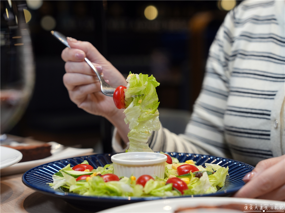 【苗栗頭份。美食】『瀧厚炙燒熟成牛排-苗栗頭份大全聯店』全台人氣連鎖牛排，頭份也吃得到！雙人套餐輕鬆享受，自助吧也是誠意十足！ @傻蛋夫妻生活札記