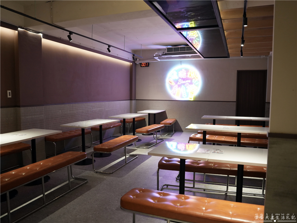 【台中西屯。美食】『焦糖楓串燒-逢甲直營店』逢甲超人氣串燒！20元起平價爽吃，烤麻糬絕對必點！ @傻蛋夫妻生活札記