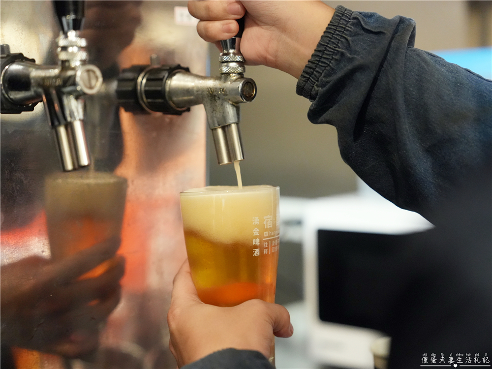 【台中西屯。美食】『焦糖楓串燒-逢甲直營店』逢甲超人氣串燒！20元起平價爽吃，烤麻糬絕對必點！ @傻蛋夫妻生活札記