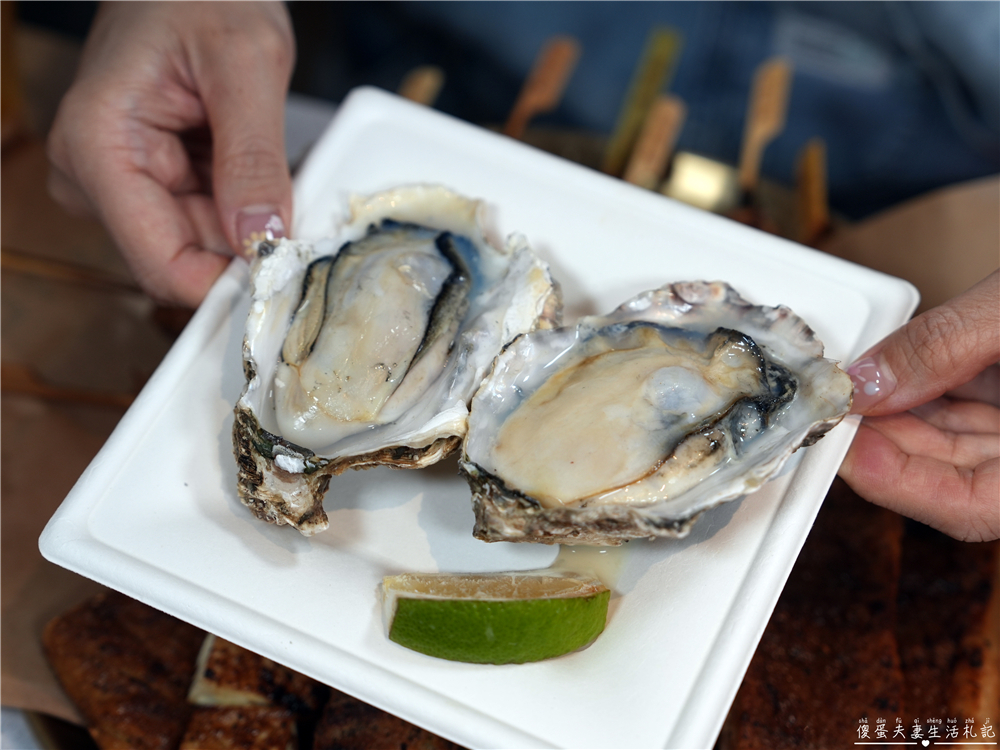 【台中西屯。美食】『焦糖楓串燒-逢甲直營店』逢甲超人氣串燒！20元起平價爽吃，烤麻糬絕對必點！ @傻蛋夫妻生活札記