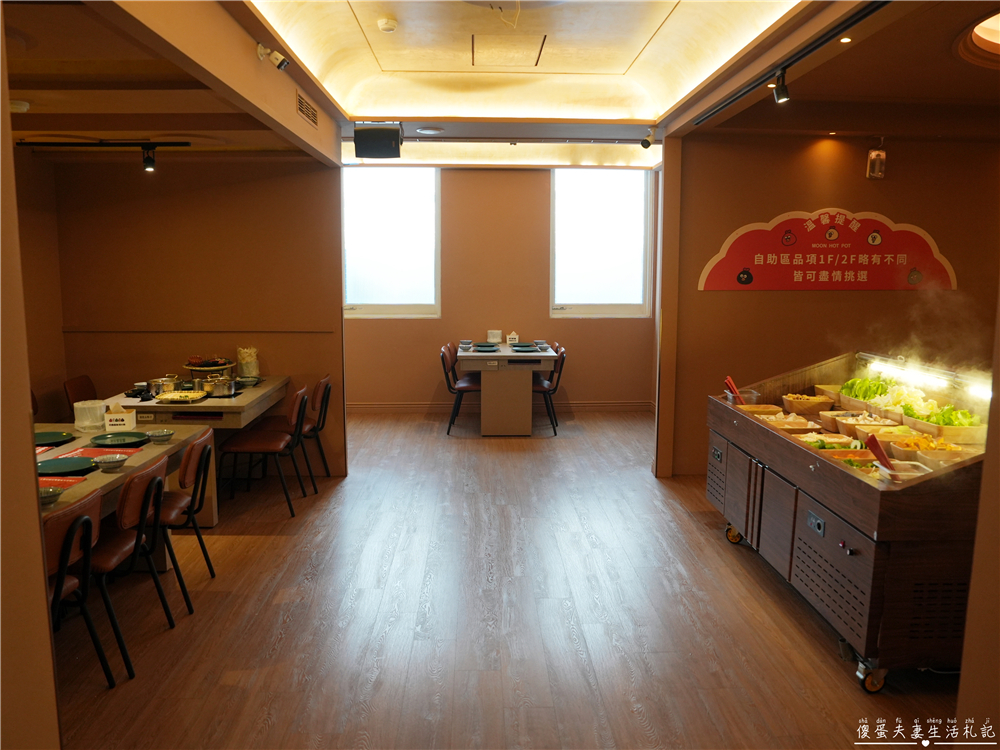 【台中西區。美食】『月團圓雞湯火鍋-台中美術園道店』個人鴛鴦火鍋爽爽吃，還有超豐盛自助吧無限吃到飽！台中寵物友善、包廂餐廳！ @傻蛋夫妻生活札記