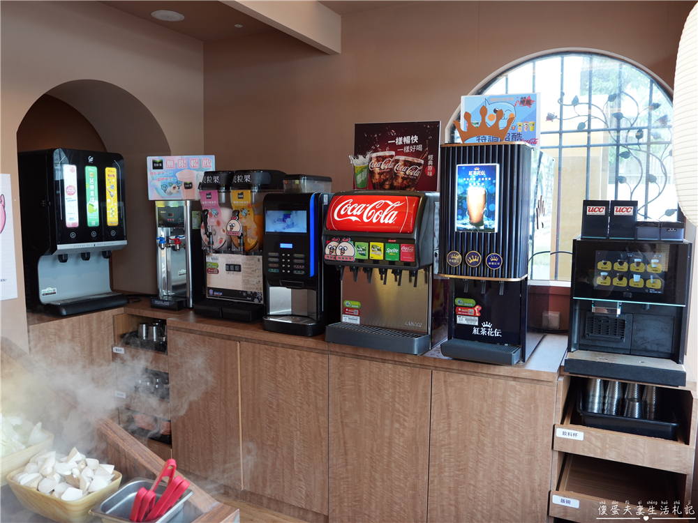 【台中西區。美食】『月團圓雞湯火鍋-台中美術園道店』個人鴛鴦火鍋爽爽吃，還有超豐盛自助吧無限吃到飽！台中寵物友善、包廂餐廳！ @傻蛋夫妻生活札記