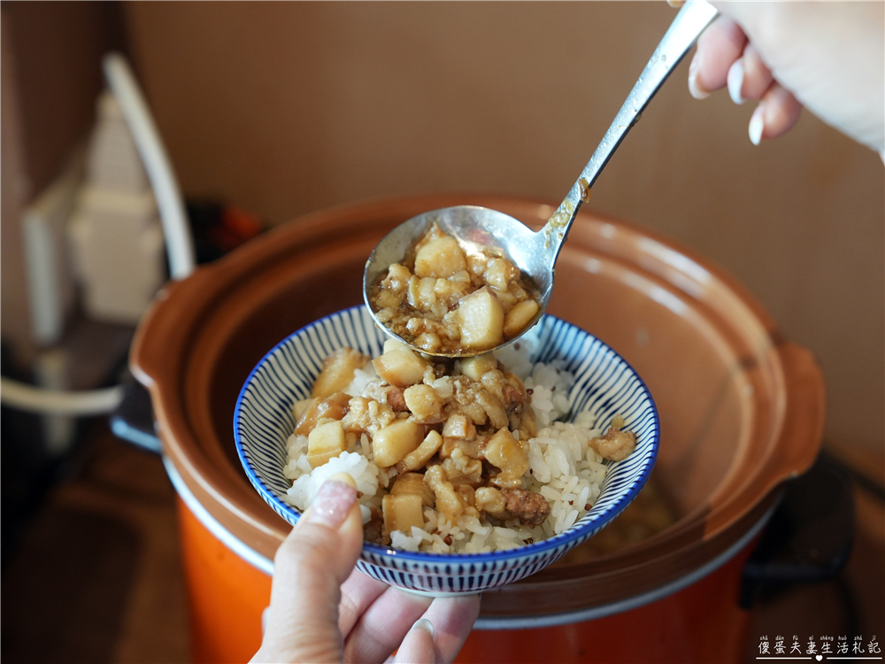 【台中西區。美食】『月團圓雞湯火鍋-台中美術園道店』個人鴛鴦火鍋爽爽吃，還有超豐盛自助吧無限吃到飽！台中寵物友善、包廂餐廳！ @傻蛋夫妻生活札記