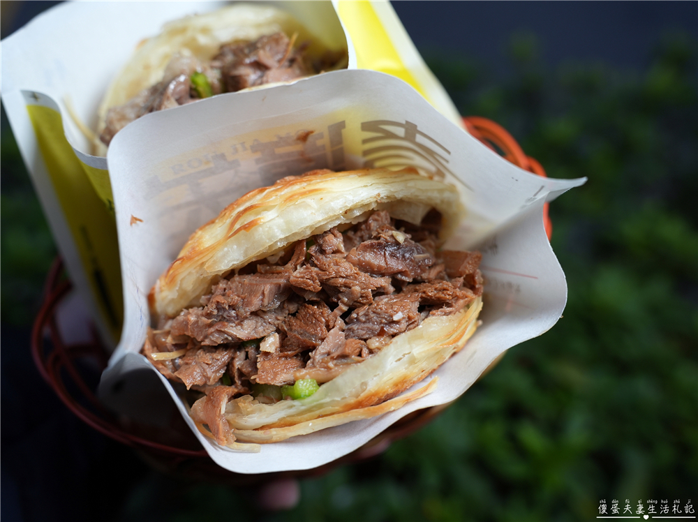 【桃園中壢。美食】『珍味坊風味涼皮』香酥夠味！藏在中原夜市的酥脆肉夾饃！ @傻蛋夫妻生活札記