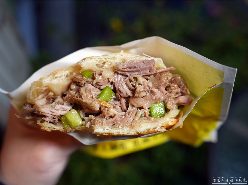 【桃園中壢。美食】『珍味坊風味涼皮』香酥夠味！藏在中原夜市的酥脆肉夾饃！ @傻蛋夫妻生活札記