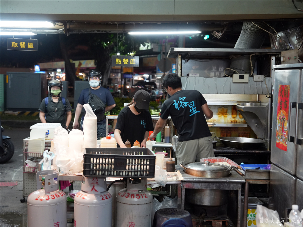 【台中北屯。美食】『榕星臭豆腐』超特色炸彈臭豆腐！昌平夜市的超夯人氣小吃！ @傻蛋夫妻生活札記