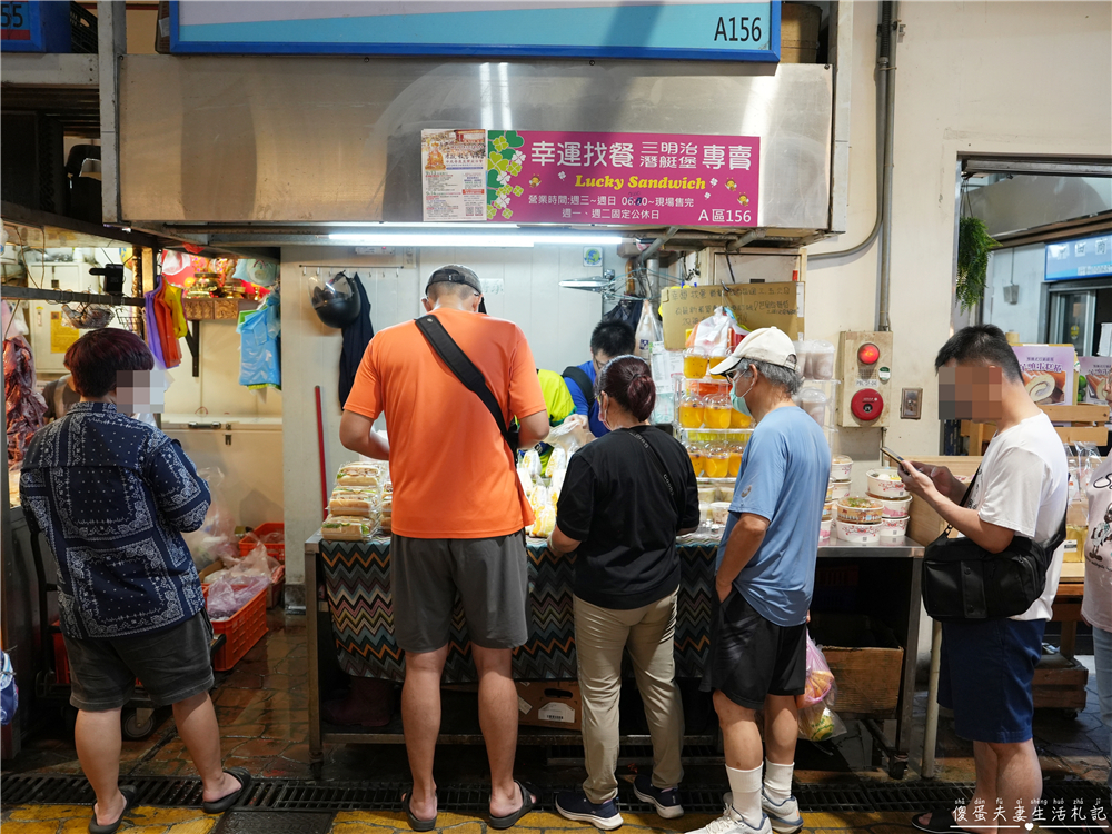 【台中東區。美食】『幸運找餐潛艇堡三明治專賣』不夠早吃不到！藏在建國市場的超猛三明治專賣店！ @傻蛋夫妻生活札記