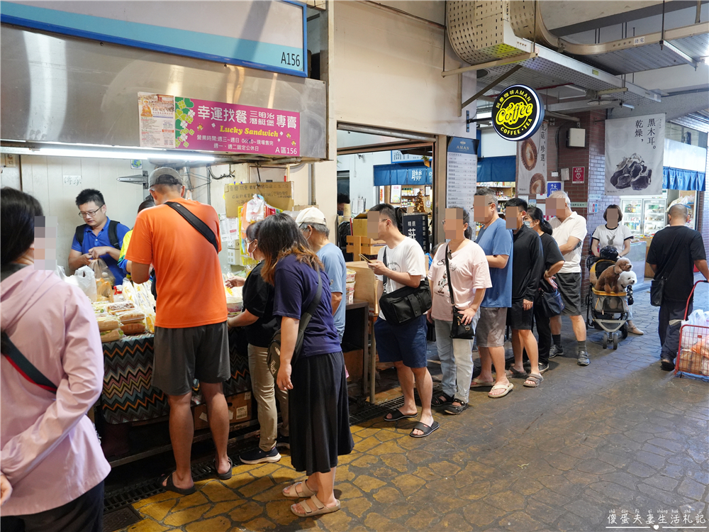 【台中東區。美食】『幸運找餐潛艇堡三明治專賣』不夠早吃不到！藏在建國市場的超猛三明治專賣店！ @傻蛋夫妻生活札記