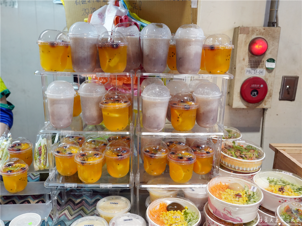 【台中東區。美食】『幸運找餐潛艇堡三明治專賣』不夠早吃不到！藏在建國市場的超猛三明治專賣店！ @傻蛋夫妻生活札記