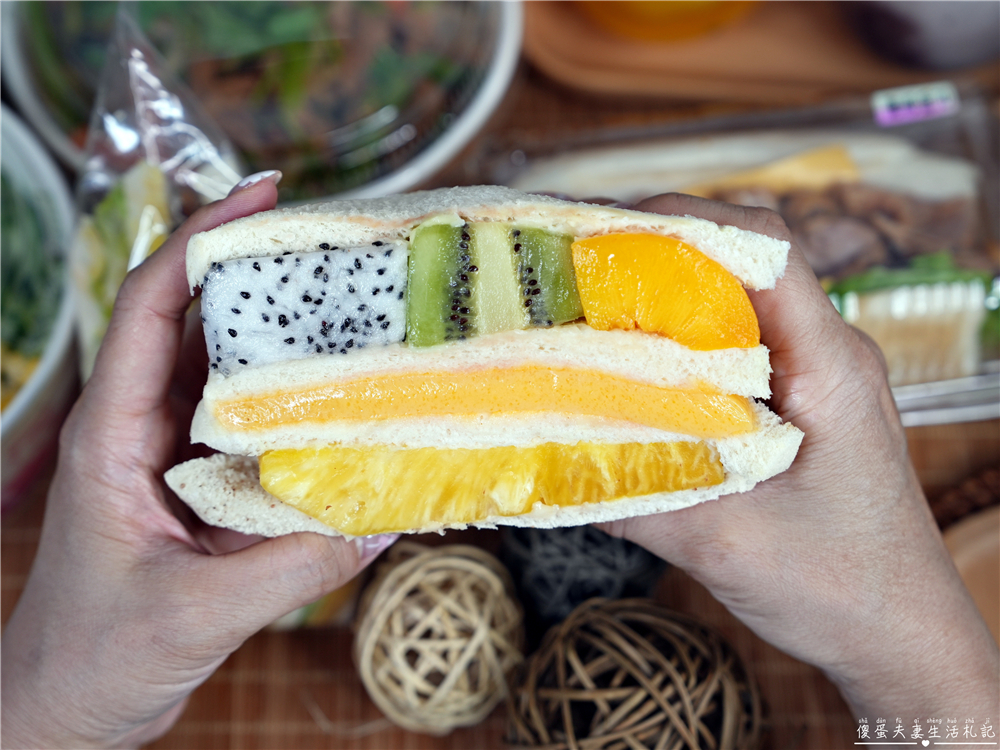 【台中東區。美食】『幸運找餐潛艇堡三明治專賣』不夠早吃不到！藏在建國市場的超猛三明治專賣店！ @傻蛋夫妻生活札記