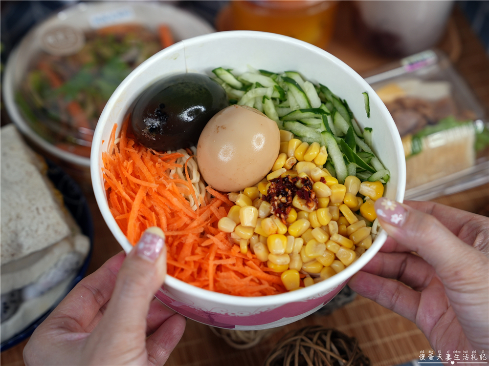 【台中東區。美食】『幸運找餐潛艇堡三明治專賣』不夠早吃不到！藏在建國市場的超猛三明治專賣店！ @傻蛋夫妻生活札記