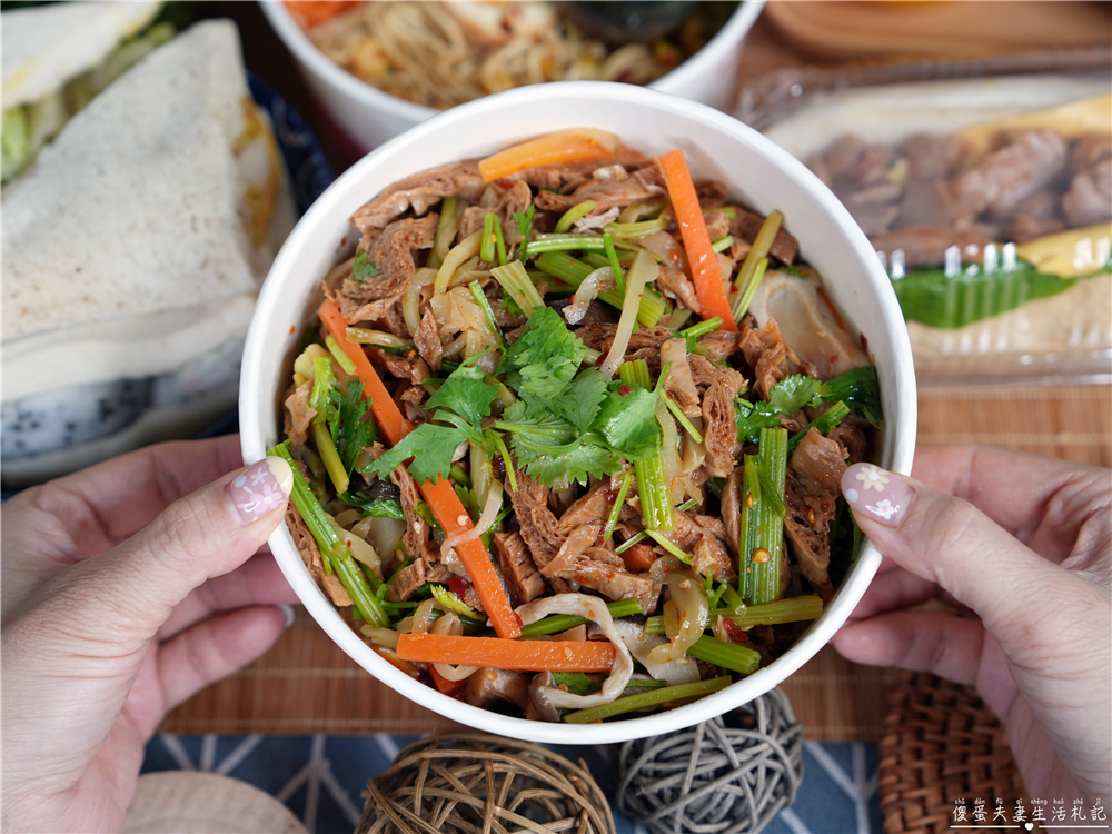 【台中東區。美食】『幸運找餐潛艇堡三明治專賣』不夠早吃不到！藏在建國市場的超猛三明治專賣店！ @傻蛋夫妻生活札記