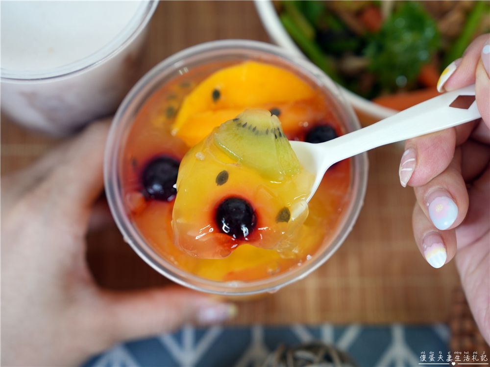 【台中東區。美食】『幸運找餐潛艇堡三明治專賣』不夠早吃不到！藏在建國市場的超猛三明治專賣店！ @傻蛋夫妻生活札記