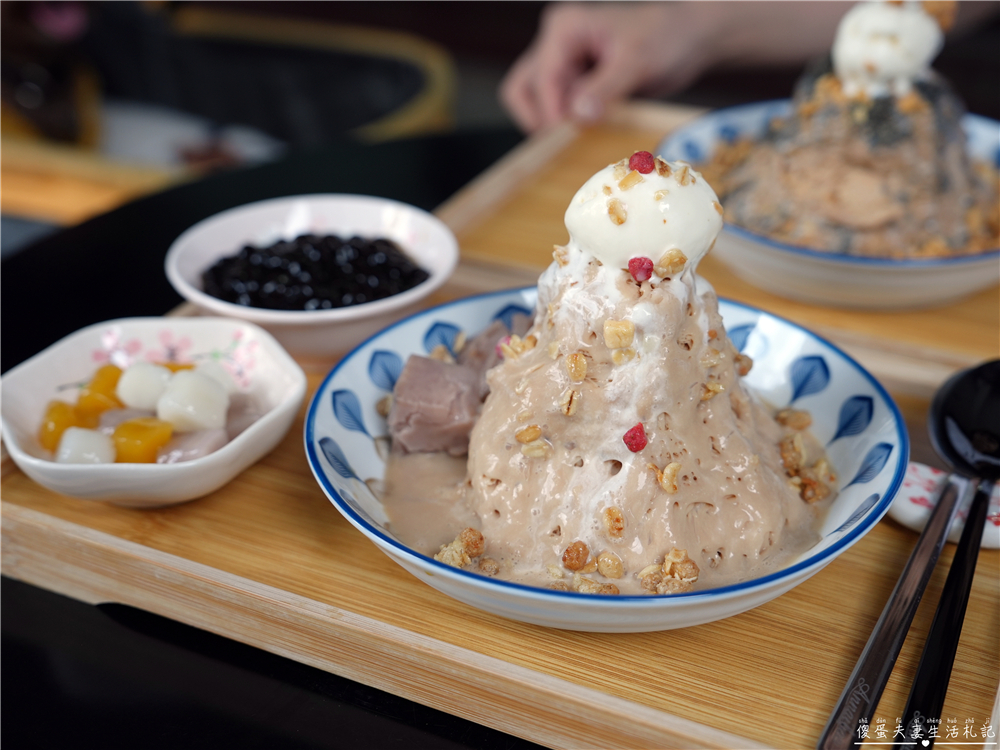 【台中北屯。美食】『拾六雪冰舖』消暑涮嘴！東山黃昏市場旁的雪花冰專賣店！ @傻蛋夫妻生活札記