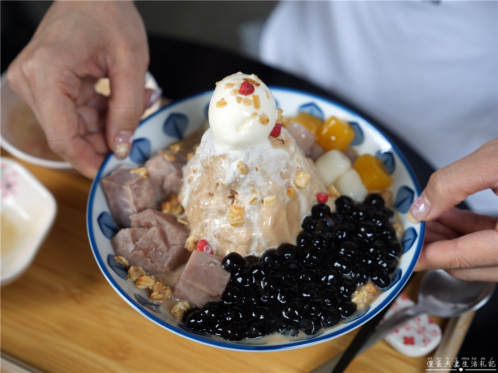 【台中北屯。美食】『拾六雪冰舖』消暑涮嘴！東山黃昏市場旁的雪花冰專賣店！ @傻蛋夫妻生活札記