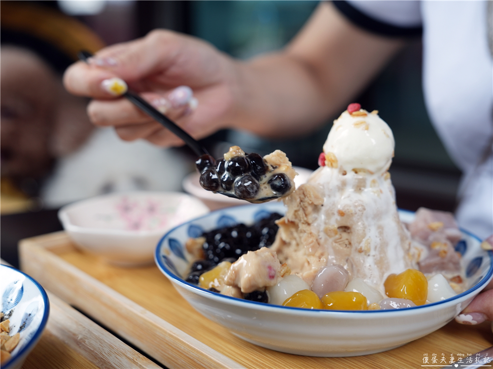 【台中北屯。美食】『拾六雪冰舖』消暑涮嘴！東山黃昏市場旁的雪花冰專賣店！ @傻蛋夫妻生活札記