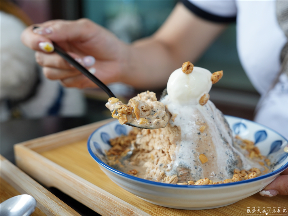 【台中北屯。美食】『拾六雪冰舖』消暑涮嘴！東山黃昏市場旁的雪花冰專賣店！ @傻蛋夫妻生活札記