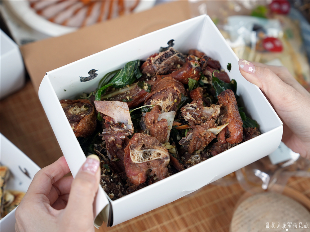 【台中西區。美食】『小鴨片』人氣外帶烤鴨專賣！片鴨、捲餅、各式鴨架料理樣樣誘人！ @傻蛋夫妻生活札記