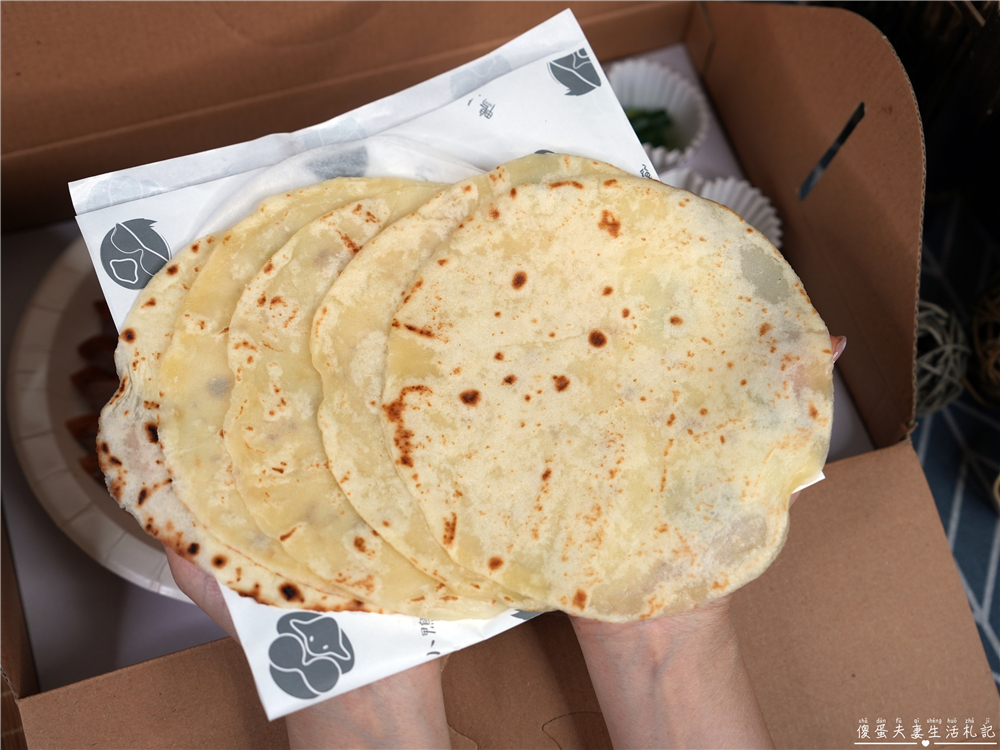 【台中西區。美食】『小鴨片』人氣外帶烤鴨專賣！片鴨、捲餅、各式鴨架料理樣樣誘人！ @傻蛋夫妻生活札記