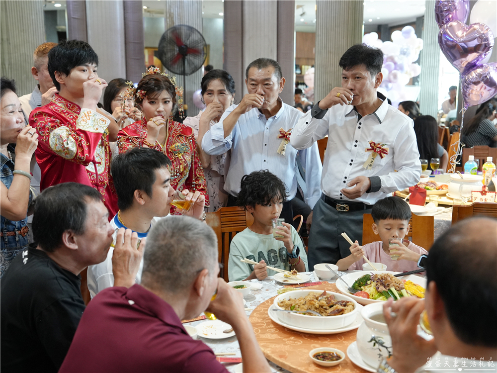 【桃園大溪。婚宴】『海宴餐廳』幸福洋溢的婚禮紀實！好同事的人生大事！ @傻蛋夫妻生活札記