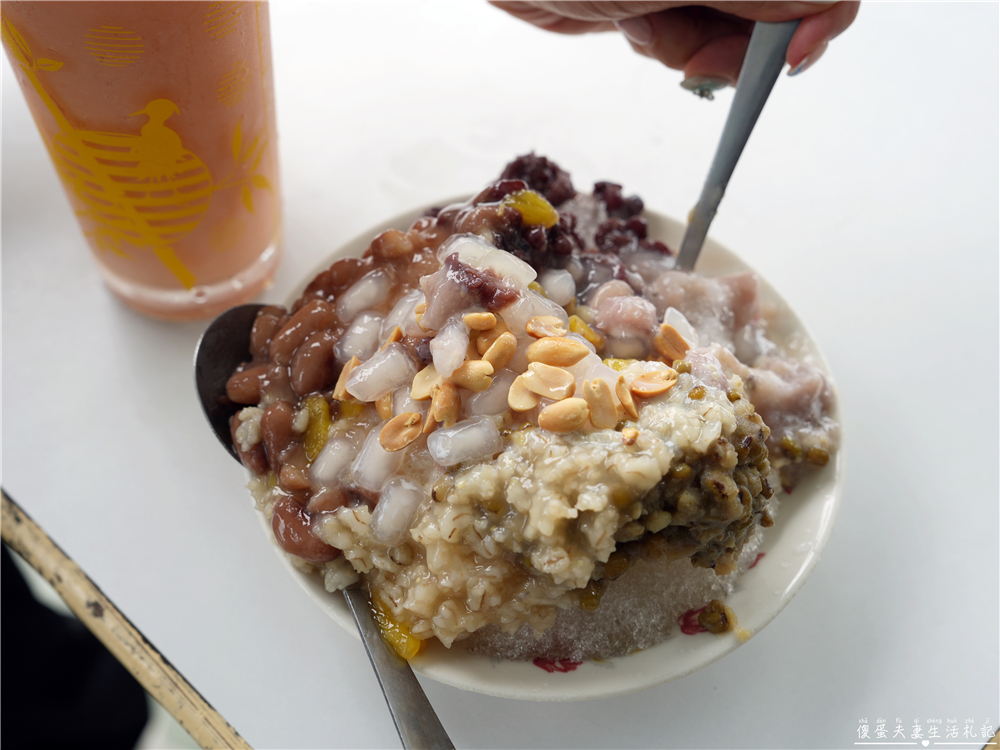 【苗栗頭份。美食】『建成冰菓室』在地人氣剉冰老店！超澎派雜冰、傳統古早味就在這！ @傻蛋夫妻生活札記