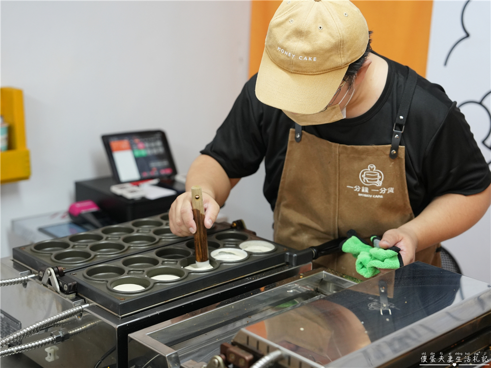 【苗栗頭份。美食】『一分錢一分貨-苗栗頭份店』內餡飽滿不甜膩！人氣爆棚的車輪餅進駐頭份！ @傻蛋夫妻生活札記