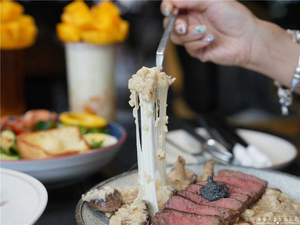 【台中西屯。美食】『春三朝午』夏季限定！井字芒果飲品vs起司爆擊牽絲義式燉飯霸氣登場！逢甲早午餐推薦~~ @傻蛋夫妻生活札記