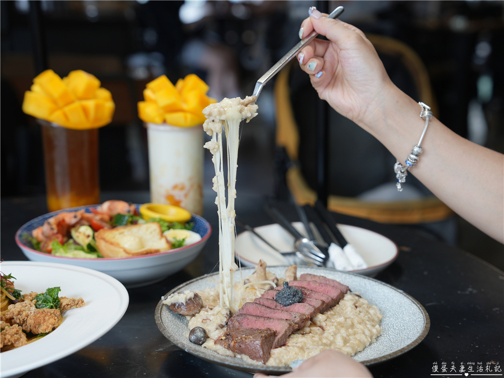 【台中西屯。美食】『春三朝午』夏季限定！井字芒果飲品vs起司爆擊牽絲義式燉飯霸氣登場！逢甲早午餐推薦~~ @傻蛋夫妻生活札記