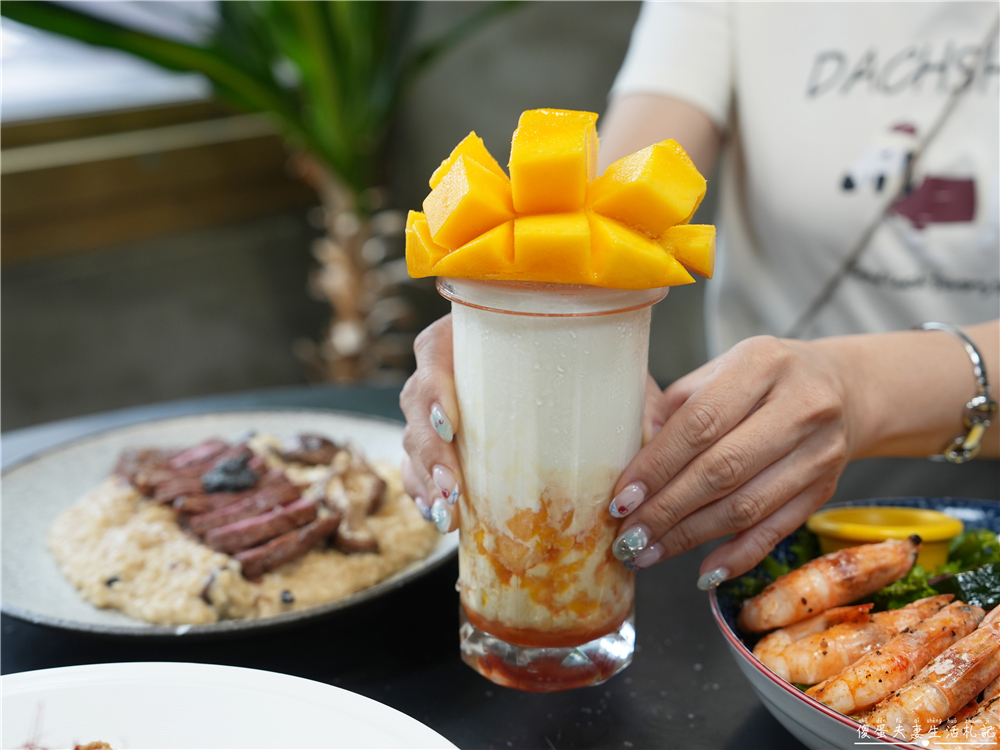 【台中西屯。美食】『春三朝午』夏季限定！井字芒果飲品vs起司爆擊牽絲義式燉飯霸氣登場！逢甲早午餐推薦~~ @傻蛋夫妻生活札記