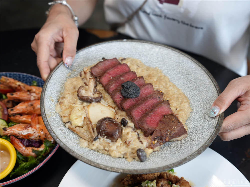 【台中西屯。美食】『春三朝午』夏季限定！井字芒果飲品vs起司爆擊牽絲義式燉飯霸氣登場！逢甲早午餐推薦~~ @傻蛋夫妻生活札記