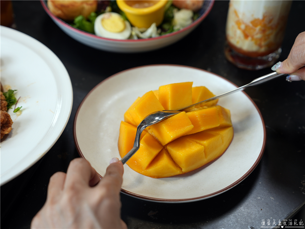 【台中西屯。美食】『春三朝午』夏季限定！井字芒果飲品vs起司爆擊牽絲義式燉飯霸氣登場！逢甲早午餐推薦~~ @傻蛋夫妻生活札記
