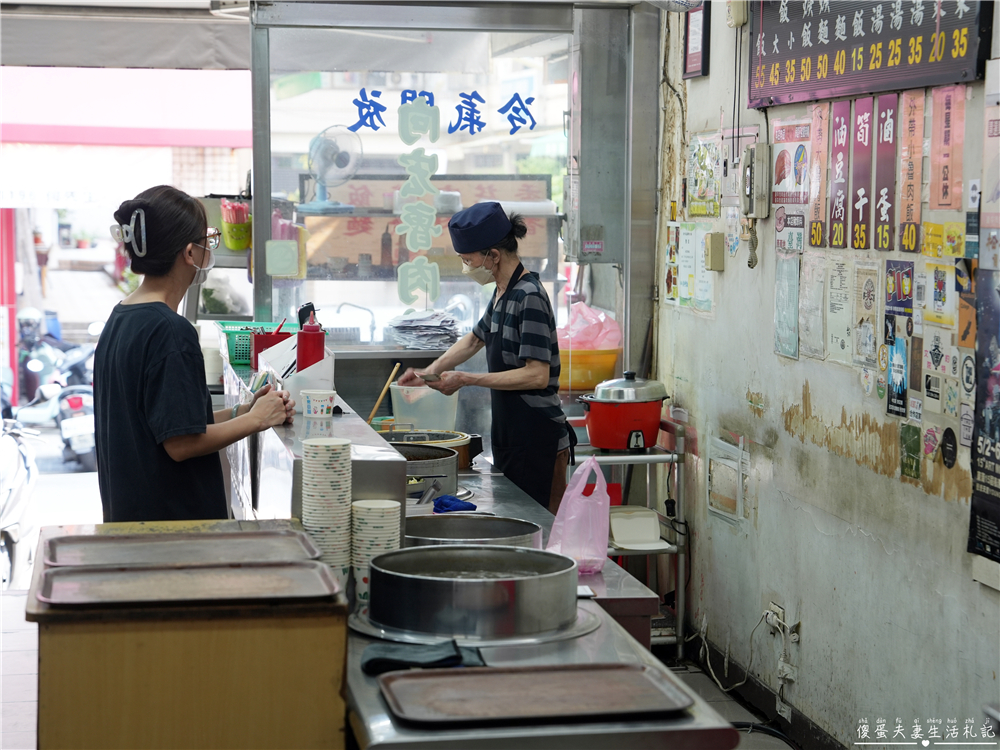 【台中龍井。美食】『向宏魯肉飯』東海學子的回憶殺！便宜又好吃的經典魯肉飯！ @傻蛋夫妻生活札記