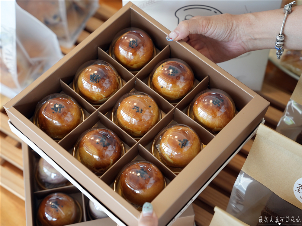 【苗栗竹南。美食】『穀街Good Job』質感系烘焙坊!2025中秋蛋黃酥、芋頭酥禮盒熱賣中! @傻蛋夫妻生活札記 【苗栗竹南。美食】『穀街Good Job』質感系烘焙坊!2025中秋蛋黃酥、芋頭酥禮盒熱賣中! @傻蛋夫妻生活札記