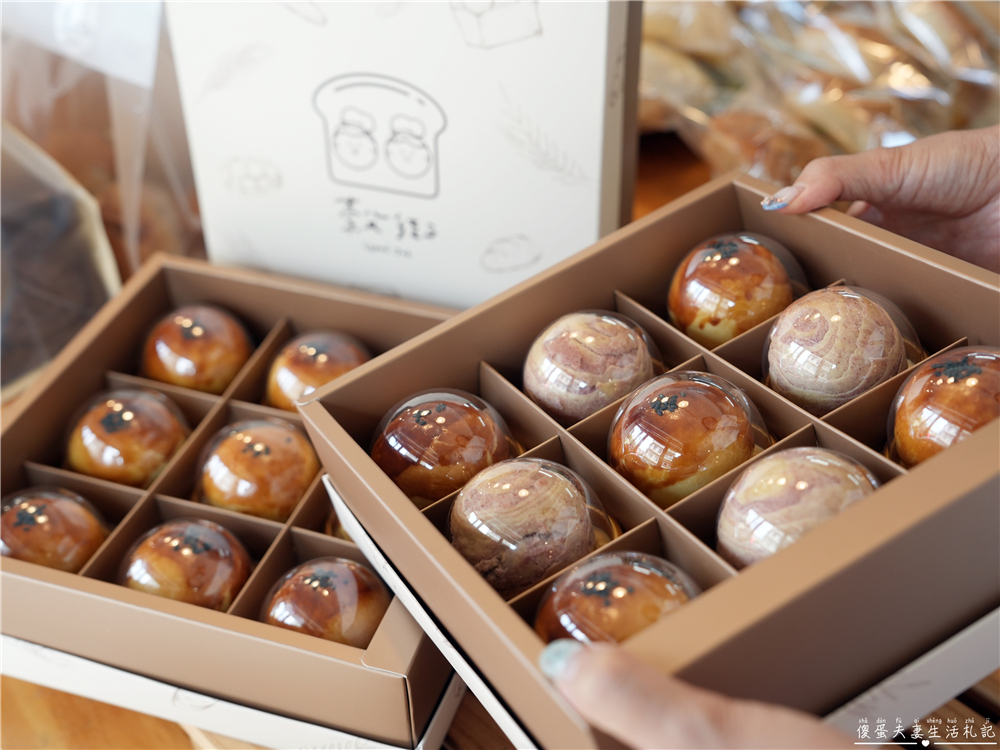 【苗栗竹南。美食】『穀街Good Job』質感系烘焙坊！2025中秋蛋黃酥、芋頭酥禮盒熱賣中！ @傻蛋夫妻生活札記