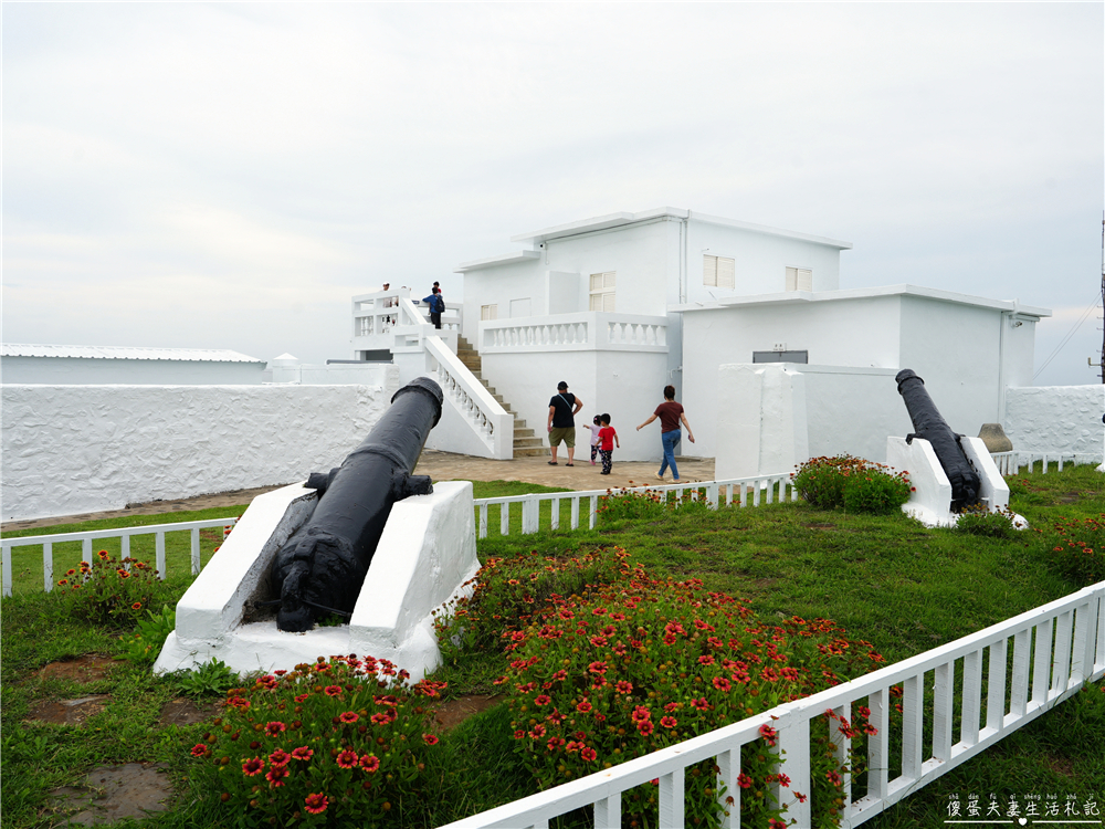 【澎湖西嶼。景點】『漁翁島燈塔/西嶼燈塔』全台最古老燈塔！參訪百年歷史國定古蹟！ @傻蛋夫妻生活札記