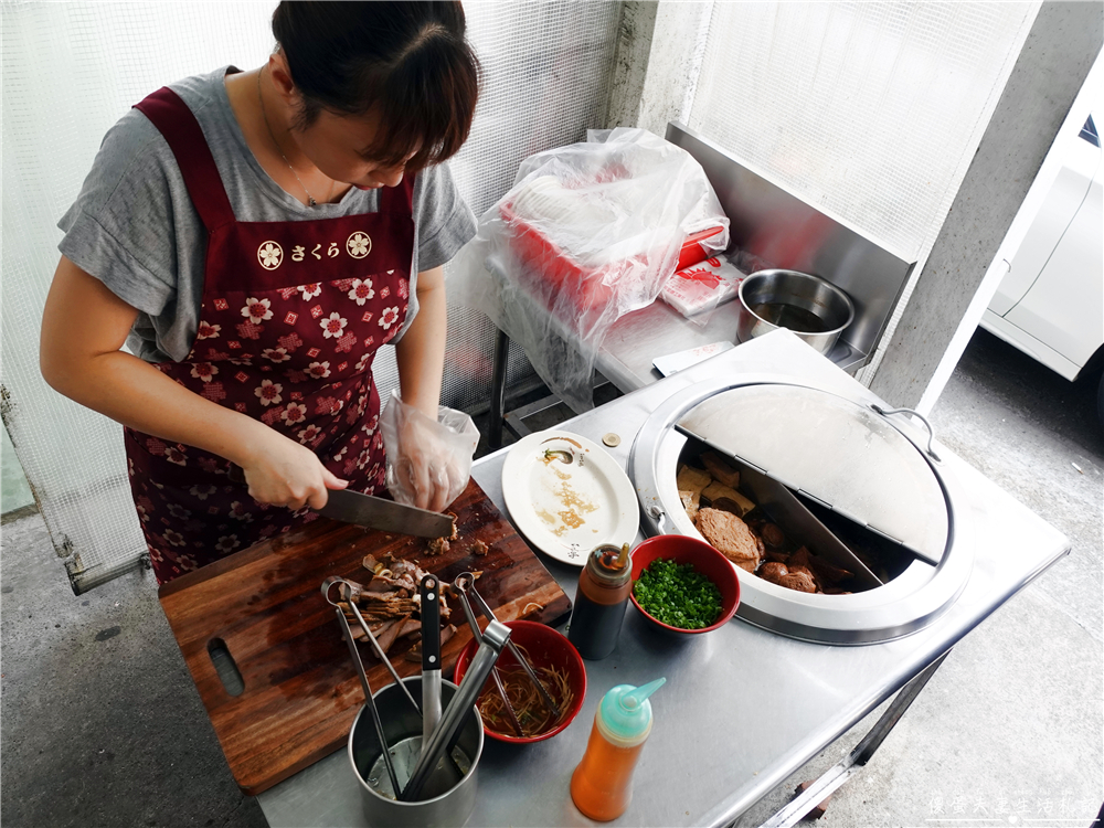 【苗栗市美食】『三番港魷魚焿-苗栗市分店』簡單又美味！刷嘴羹麵、好吃滷味，讓人一試成主顧！ @傻蛋夫妻生活札記