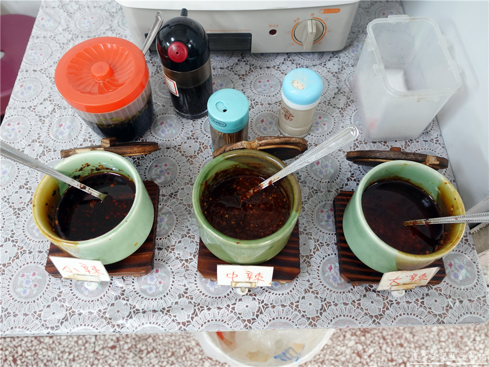 【苗栗市美食】『三番港魷魚焿-苗栗市分店』簡單又美味!刷嘴羹麵、好吃滷味,讓人一試成主顧! @傻蛋夫妻生活札記 【苗栗市美食】『三番港魷魚焿-苗栗市分店』簡單又美味!刷嘴羹麵、好吃滷味,讓人一試成主顧! @傻蛋夫妻生活札記