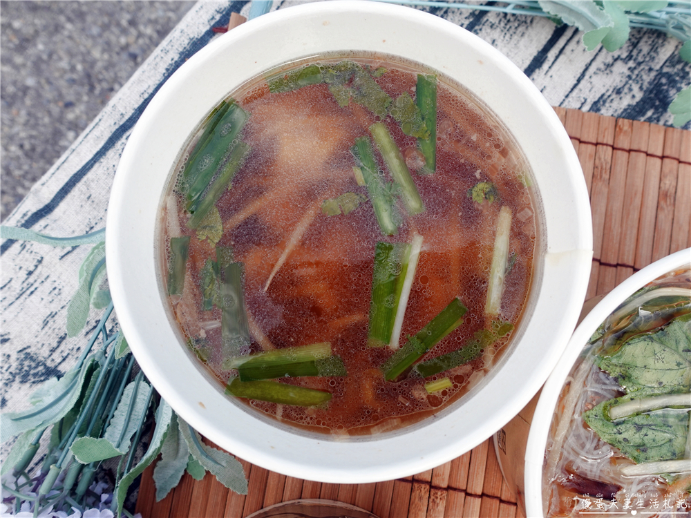【苗栗市美食】『三番港魷魚焿-苗栗市分店』簡單又美味！刷嘴羹麵、好吃滷味，讓人一試成主顧！ @傻蛋夫妻生活札記